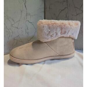 New Size 7.5 Women's Sketchers Cozy Campfire Slipper Boots
In Pink